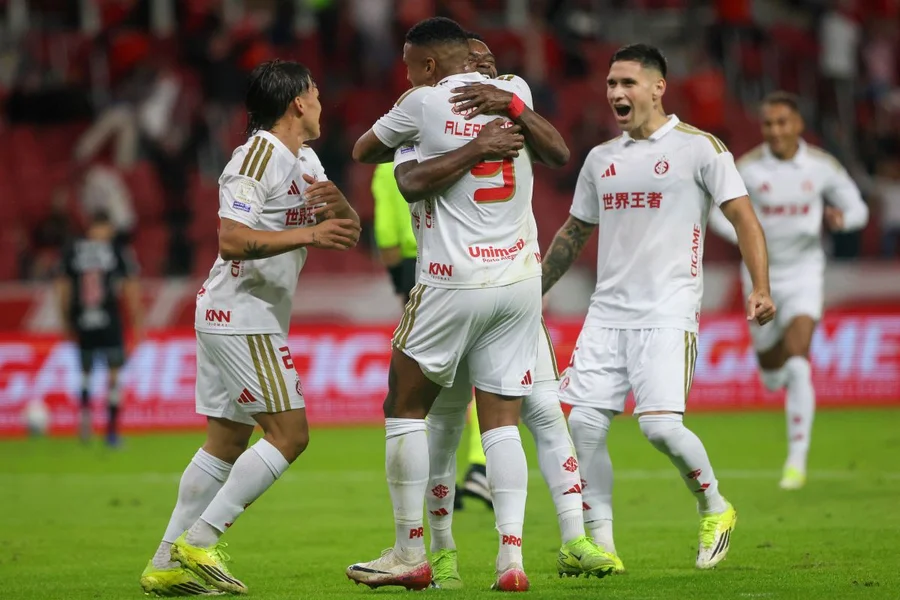 Internacional aproveita falhas do Vasco e aplica 4 a 1 no Beira-Rio