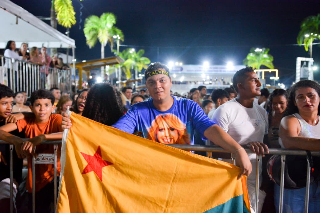 Festa do Trabalhador: multidão na praça de Cruzeiro do Sul para show de Joelma Fãs de vários municípios assistiram Joelma em Cruzeiro do Sul