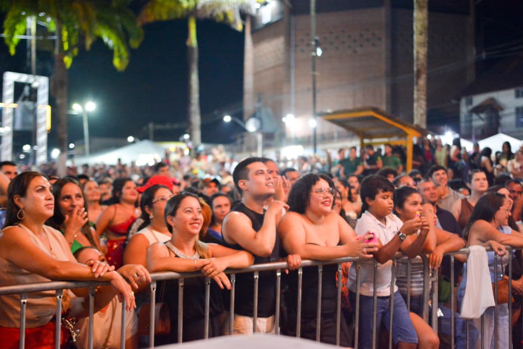 Festa do Trabalhador: multidão na praça de Cruzeiro do Sul para show de Joelma Festa celebrou o feriado do Dia do Trabalhador