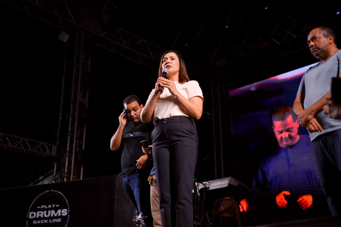 Festa do Trabalhador: multidão na praça de Cruzeiro do Sul para show de Joelma Mailza participou da Festa do Trabalhador no Juruá