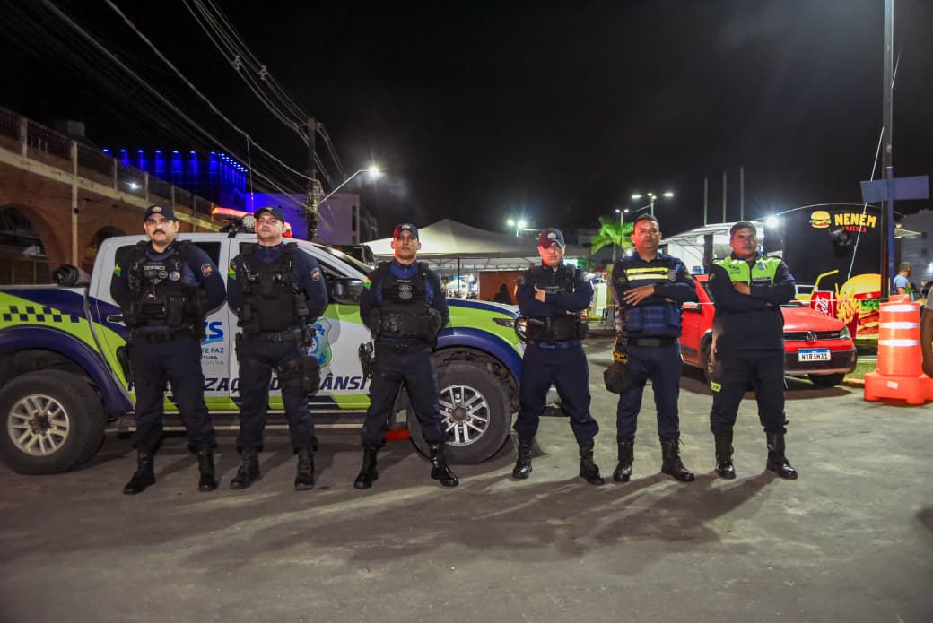 Festa do Trabalhador: multidão na praça de Cruzeiro do Sul para show de Joelma Forças de segurança na Festa do Trabalhador