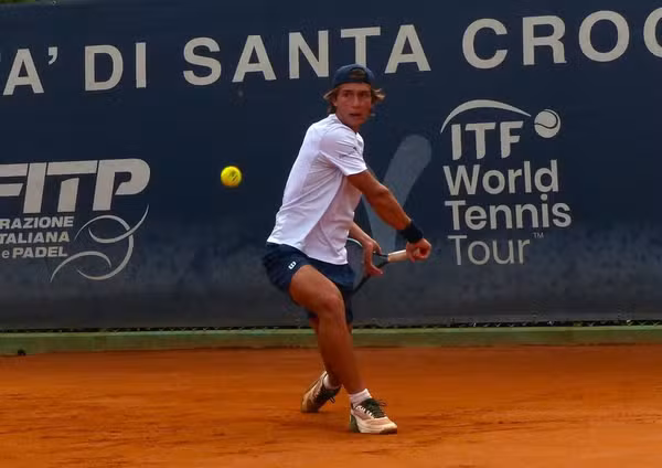 Leonardo Storck conquista título de duplas no J300