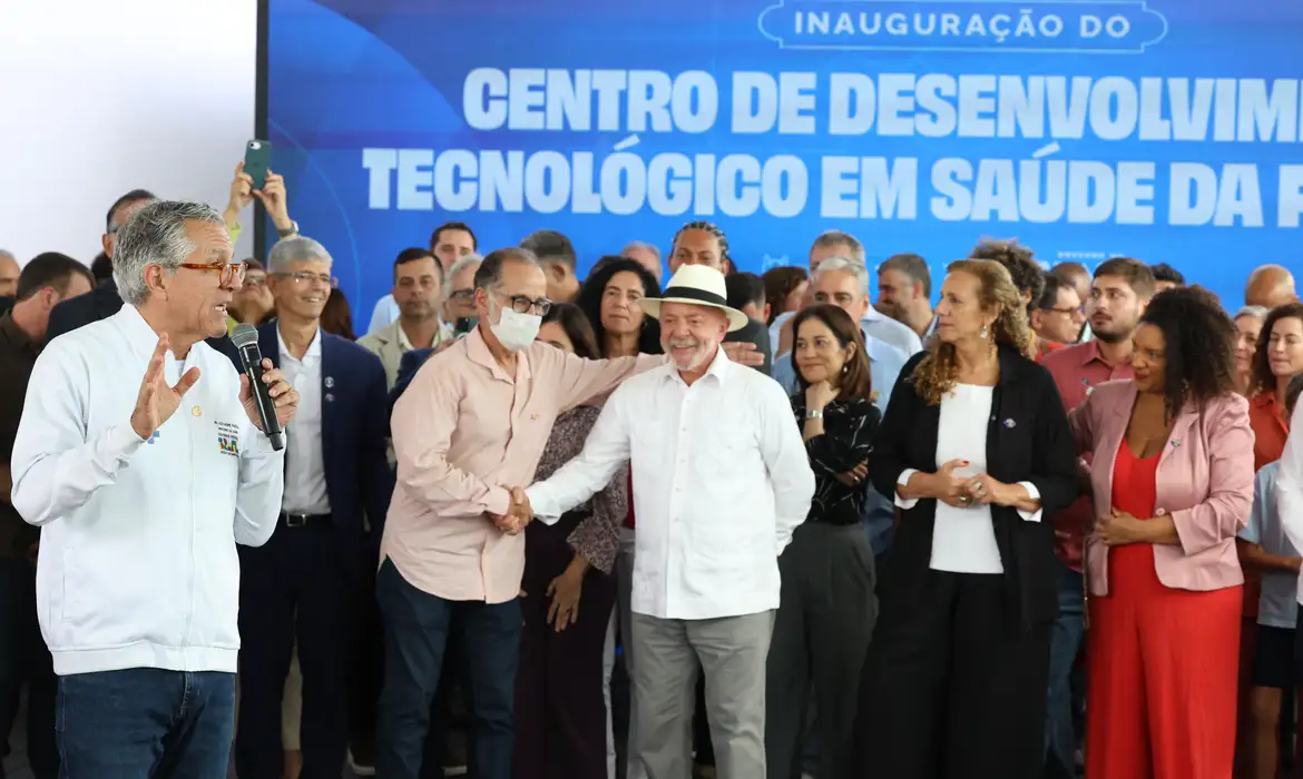 Lula anuncia que Fiocruz vai produzir terapia contra câncer pelo SUS Lula anuncia que Fiocruz vai produzir terapia contra câncer pelo SUS