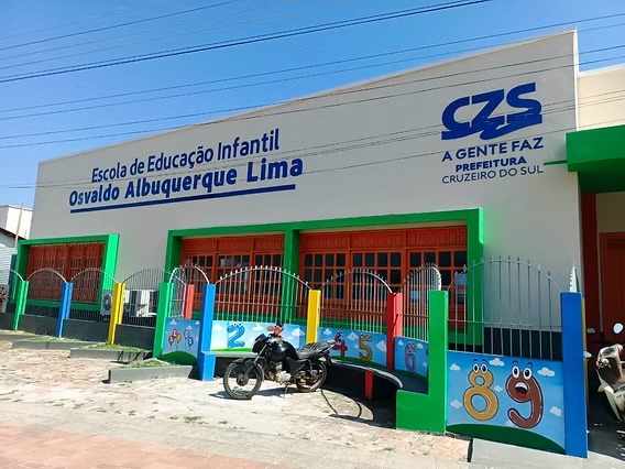 Em luto, cidades do Juruá suspendem aulas após tragédia em escola