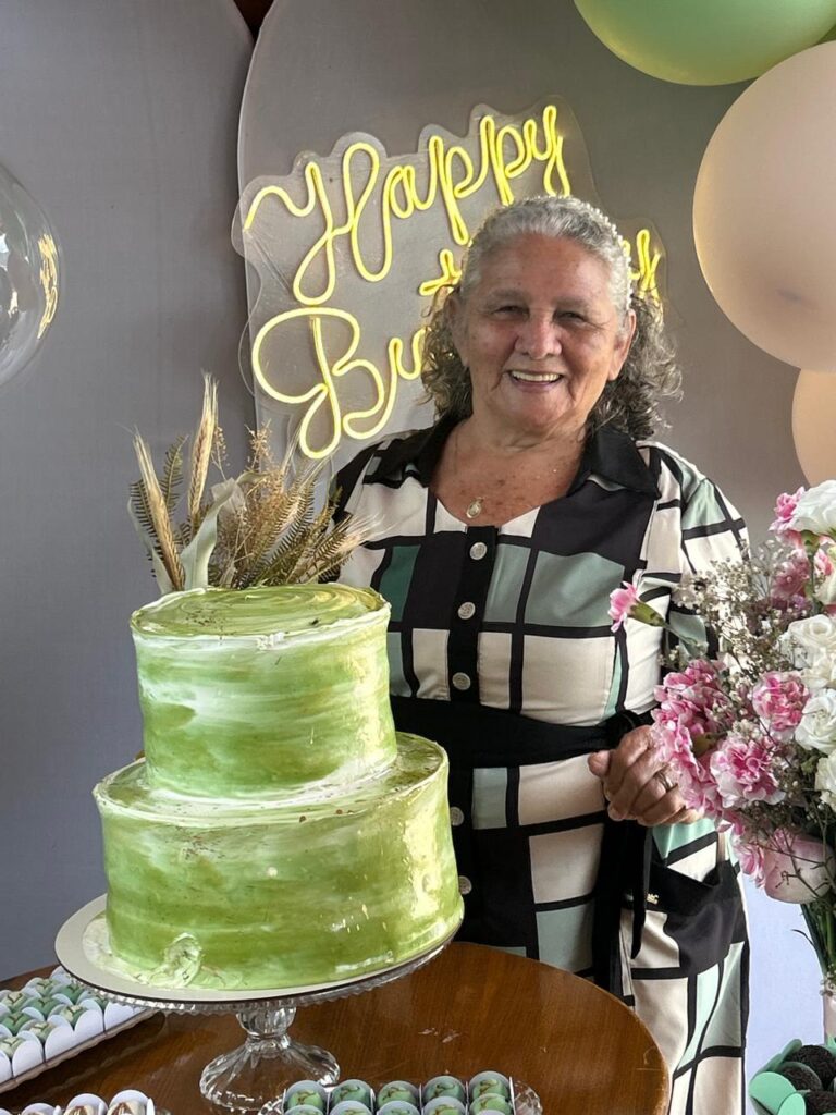 Dona Lucimar aprendeu a ler aos 50 anos para entender a Bíblia