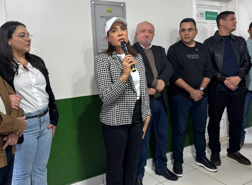 Mailza entrega nova sede do Idaf revitalizada em Sena Madureira
