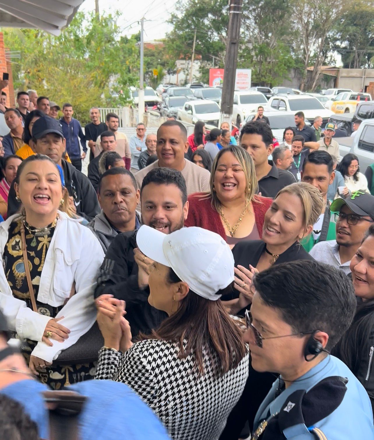 Mailza é ovacionada em agenda de entregas em Sena: “Força feminina”