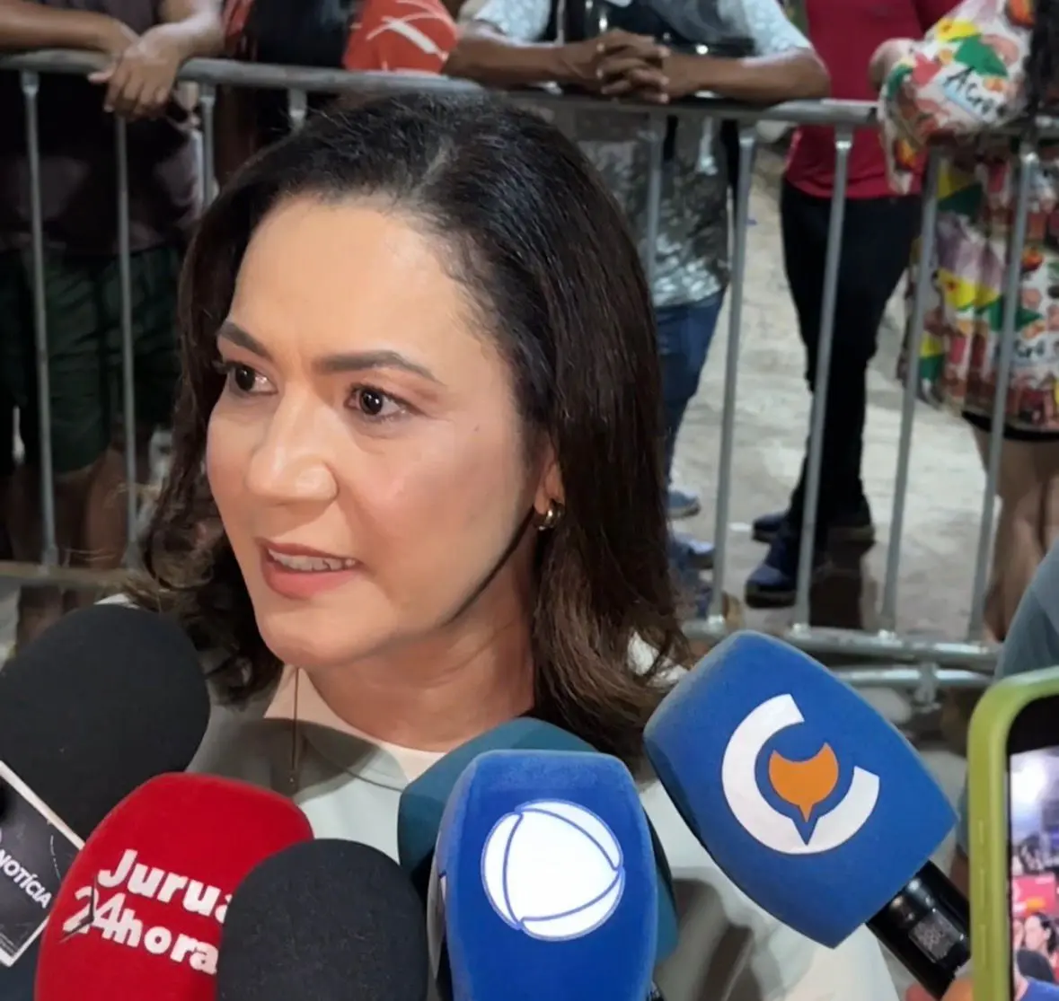 Mailza celebra Dia do Trabalhador em Cruzeiro do Sul com grande festa