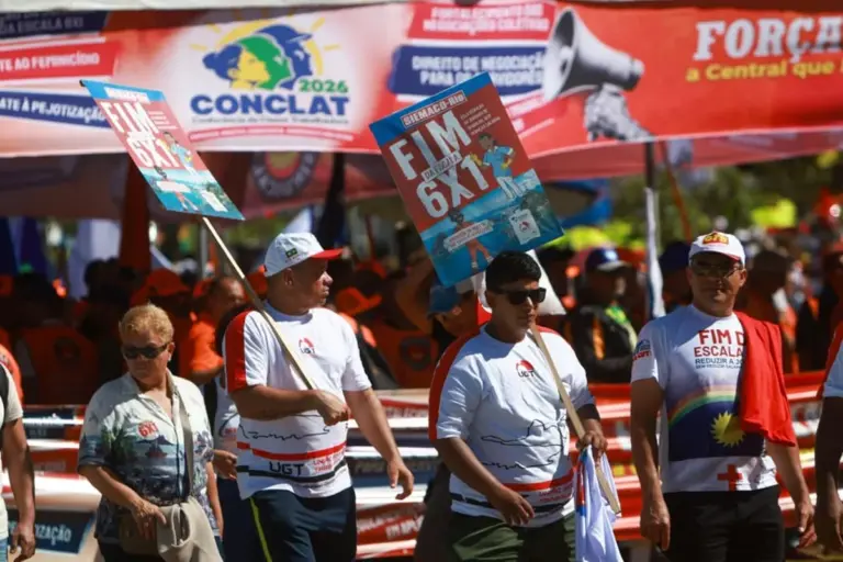 PEC do fim da escala 6x1 entra em semana decisiva na Câmara sob impasse na transição