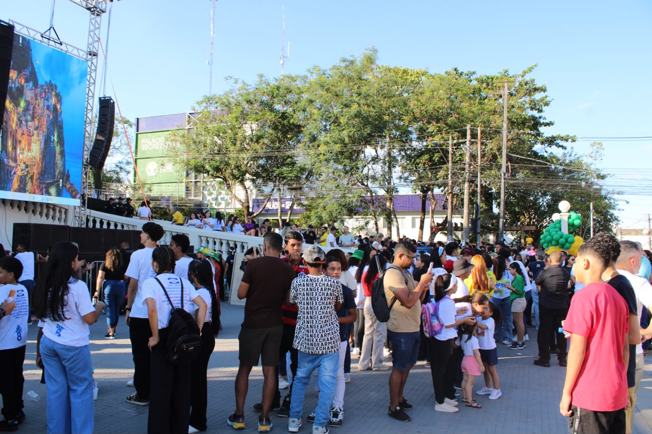 Marcha para Jesus: fiéis se concentram em frente ao Palácio Rio Branco