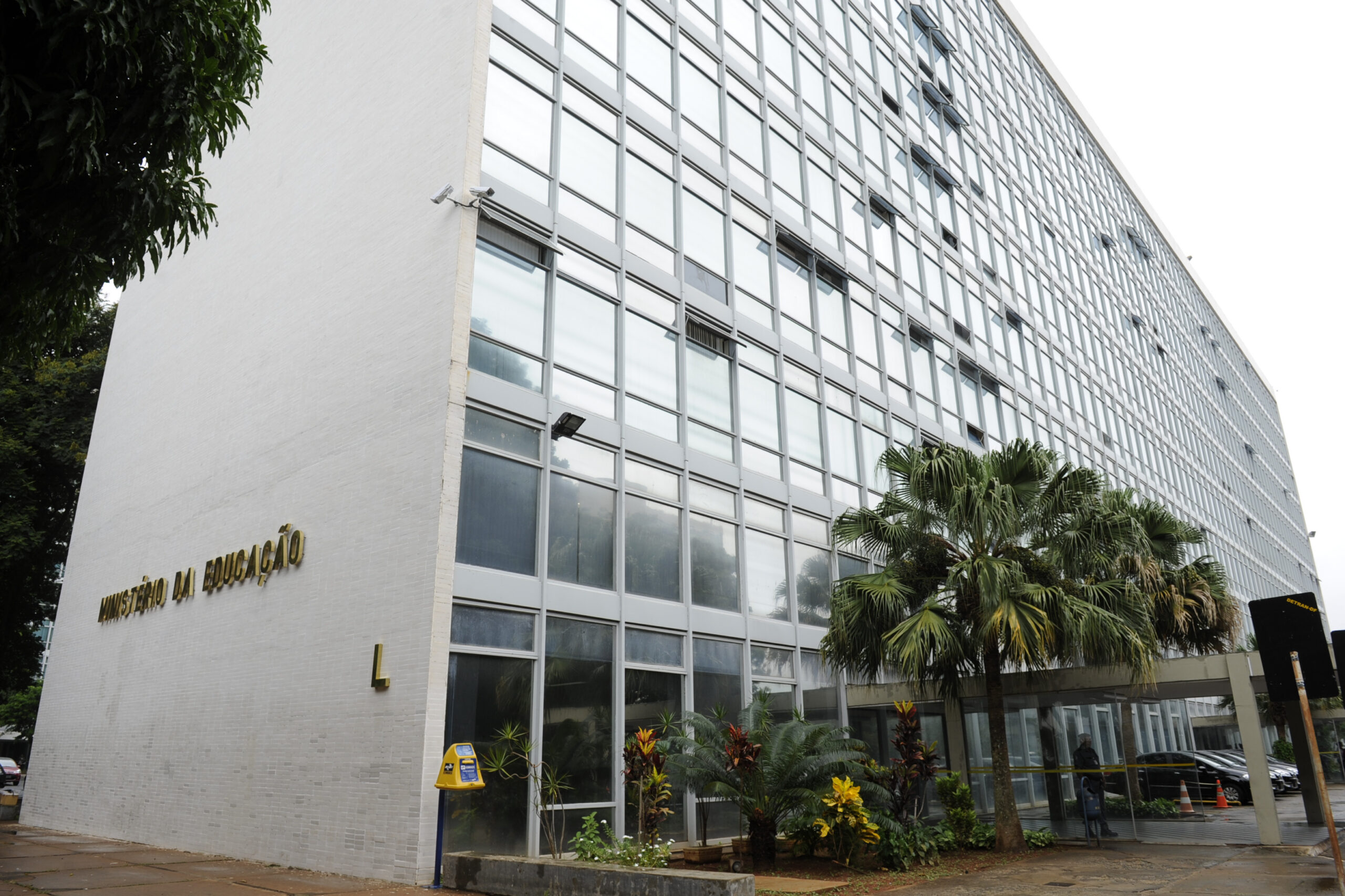 MEC publica novas medidas para universidades e programas federais