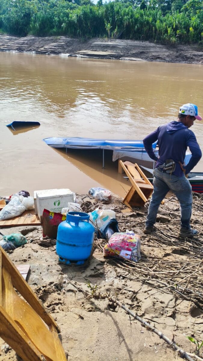 barco afunda e deixa morador desaparecido em Sena Madureira