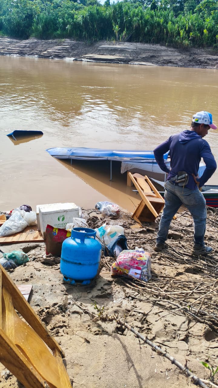 Urgente: homem desaparece após naufrágio de barco no interior do Acre barco afunda e deixa morador desaparecido em Sena Madureira