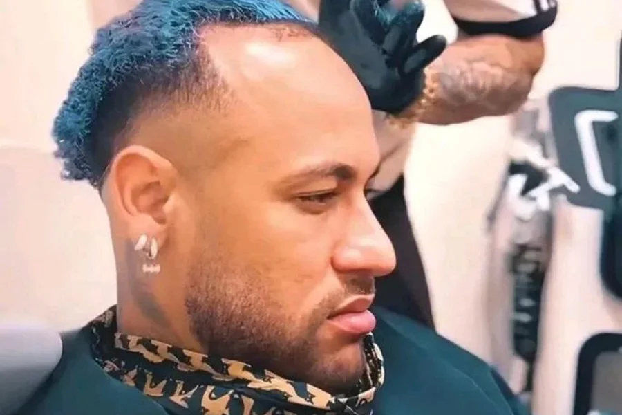 Neymar Jr. pintou o cabelo de azul para a Copa do Mundo? entenda Neymar Jr. pintou o cabelo de azul para a Copa do Mundo? entenda