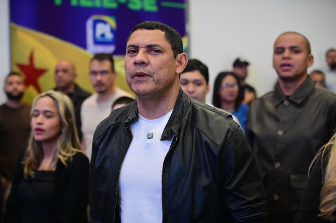 Nikolas e Bittar chegam a evento sob aplausos e apoio de militantes do PL