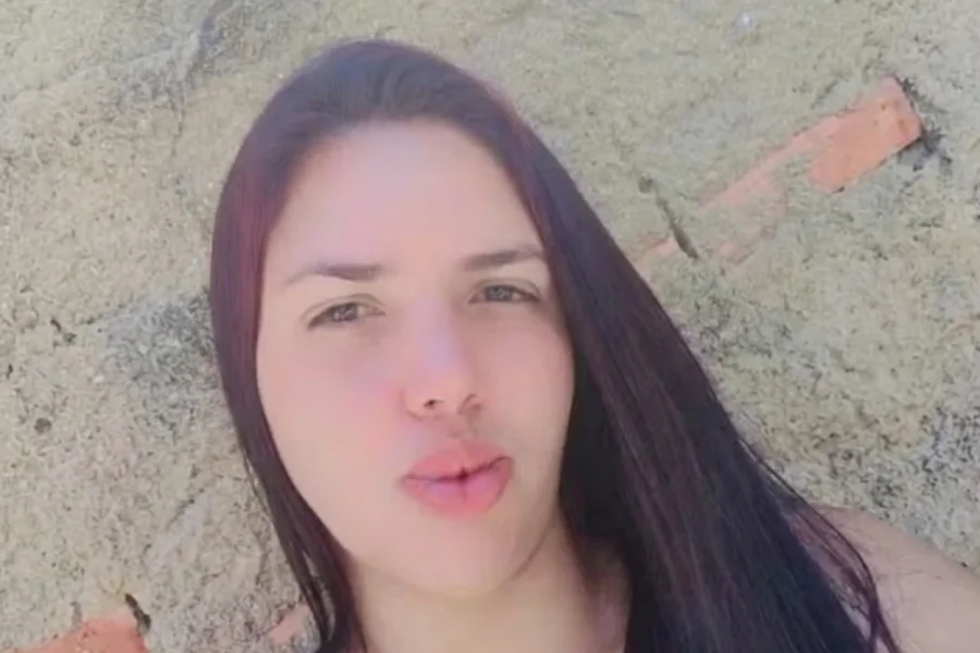 Noiva é morta a tiros pelo marido durante festa de casamento Noiva é morta a tiros pelo marido durante festa de casamento