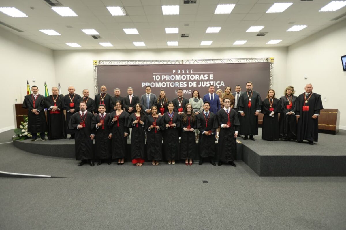 Com protagonismo feminino e histórias marcadas por dedicação e superação, nove novos promotores de Justiça tomaram posse no Acre na noite desta quinta-feira (30).
