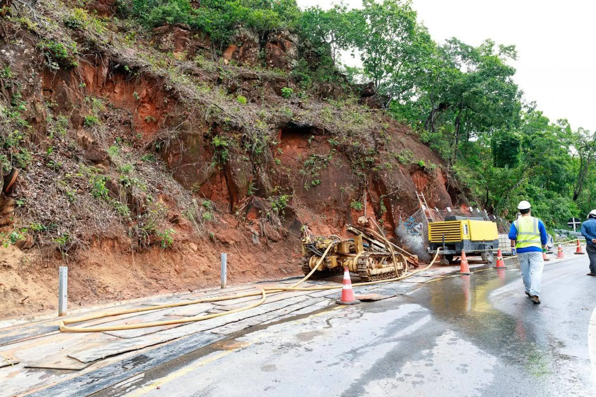 Obras milionárias seguem paradas e viram alvo de investigação Obras milionárias seguem paradas e viram alvo de investigação
