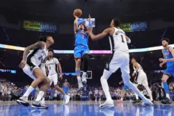 NBA: Com show de Shai, OKC Thunder bate Spurs e empata final