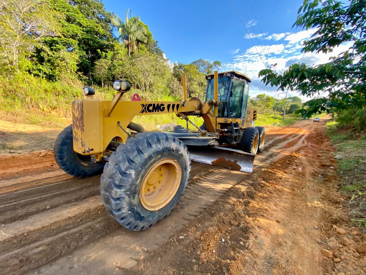 Prefeitura intensifica tapa-buracos e leva obras a bairros e ramais
