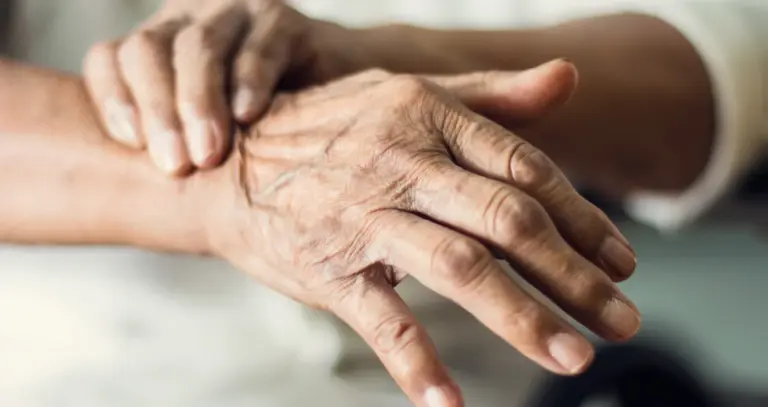 Anvisa dá aval a remédio injetável contínuo contra Parkinson avançado