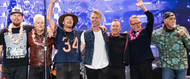 Pearl Jam anuncia primeiro show após saída do baterista; saiba mais peraljam