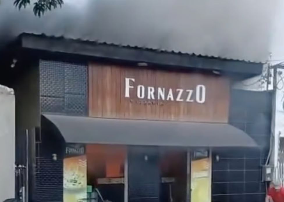 Incêndio atinge pizzaria no interior do Acre e mobiliza Corpo de Bombeiros