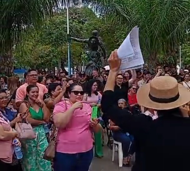 “Só o prefeito pode acabar com a greve”, diz presidente do sindicato da Educação