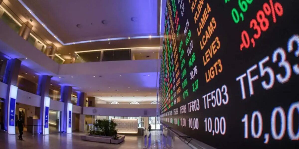 Bolsa atinge menor nĂvel desde janeiro com exterior e tensĂŁo polĂtica Bolsa atinge menor nĂvel desde janeiro com exterior e tensĂŁo polĂtica