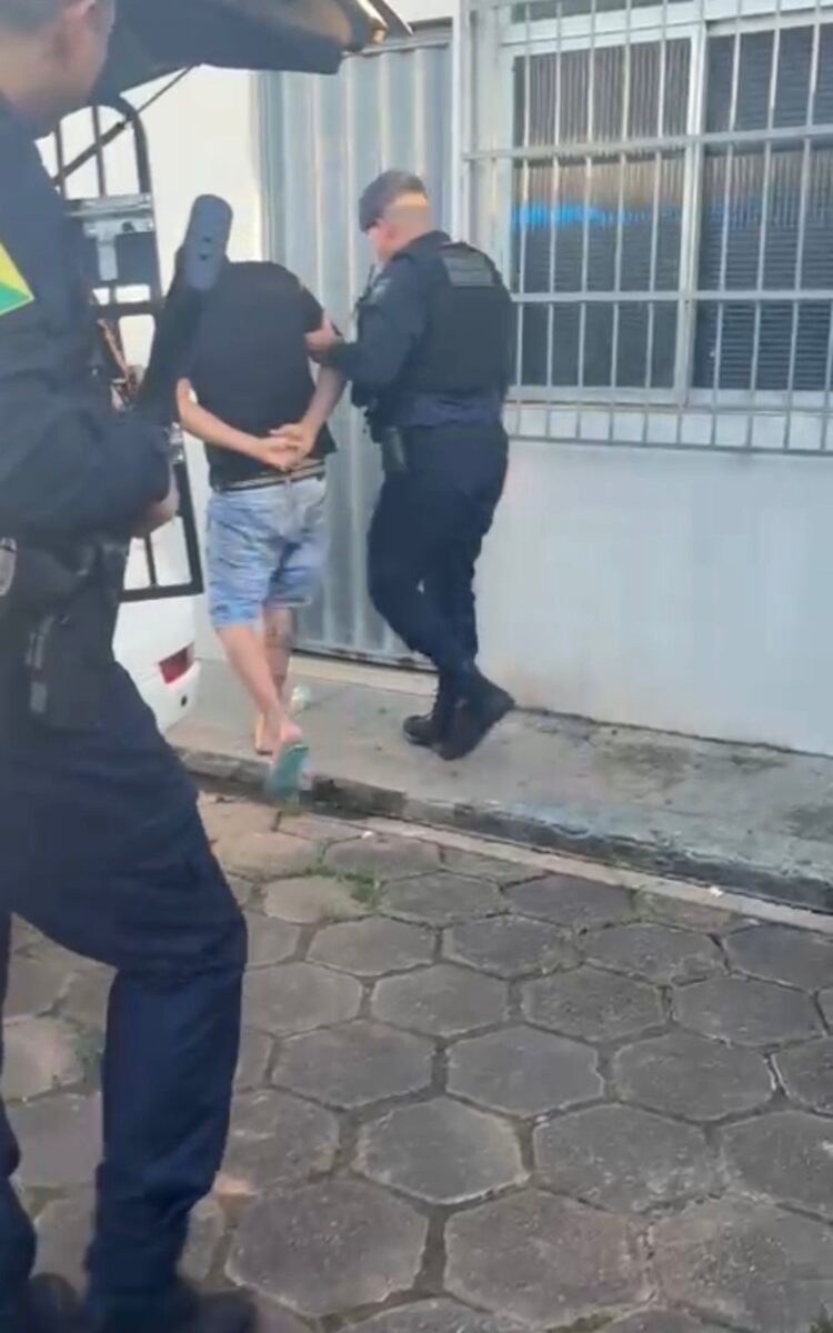 Homem é preso portanto arma de fogo durante ação policial em Rio Branco