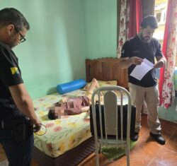 Estudante de Sena com dificuldades de locomoção recebe identidade em casa