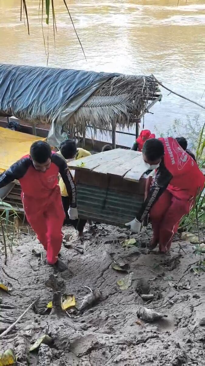 Corpo de jovem indígena é retirado de área de difícil acesso no Acre