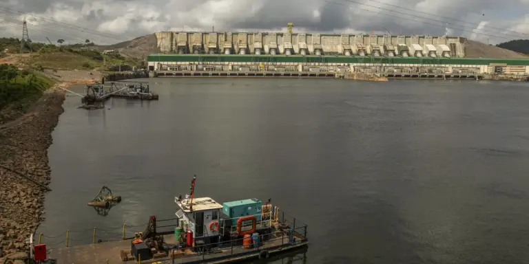 Após dez anos, Belo Monte ainda enfrenta críticas sociais e ambientais