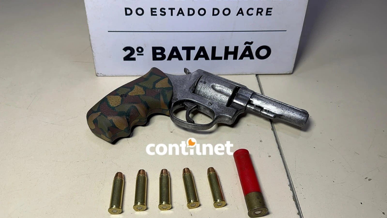 Polícia prende dupla com arma e munições no Segundo Distrito de Rio Branco