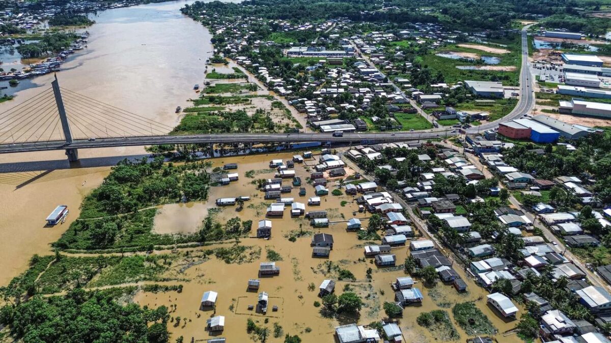 Em apenas quatro meses, o Rio Juruá ultrapassou a cota de transbordamento cinco vezes, provocando alagamentos e remoções de famílias
