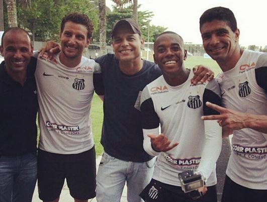 Ex-jogador revela que tentou visitar Robinho na prisão e mantém amizade com o ex-atacante Ex-jogador revela que tentou visitar Robinho na prisão e mantém amizade com o ex-atacante