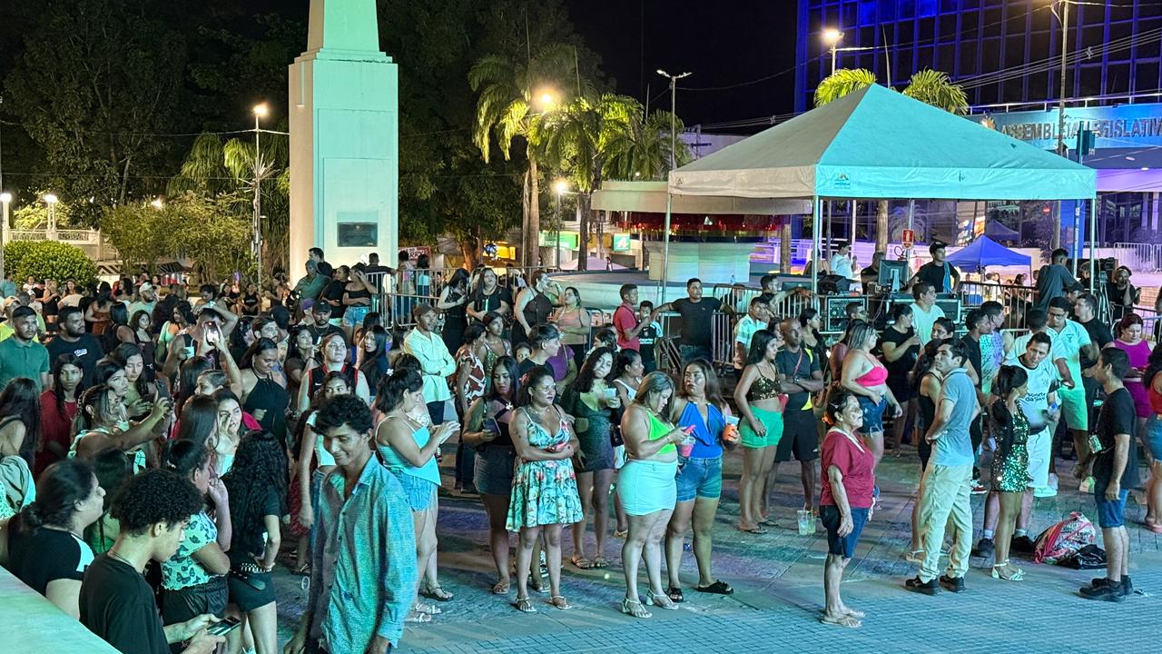 Festa do Trabalhador: público começa a chegar para assistir show de Tierry Festa do Trabalhador: público começa a chegar para assistir show de Tierry