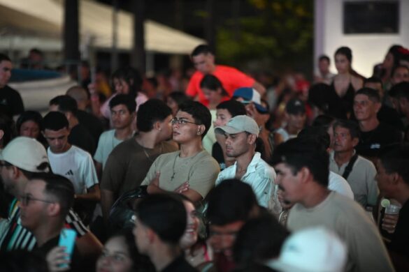FOTOS: público lota o praça do Palácio Rio Branco para show de Tierry