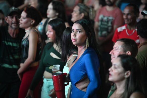 FOTOS: público lota o praça do Palácio Rio Branco para show de Tierry