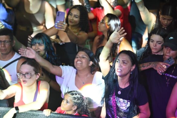 FOTOS: público lota o praça do Palácio Rio Branco para show de Tierry