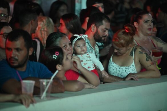 FOTOS: público lota o praça do Palácio Rio Branco para show de Tierry