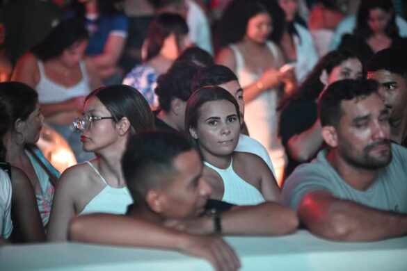 FOTOS: público lota o praça do Palácio Rio Branco para show de Tierry
