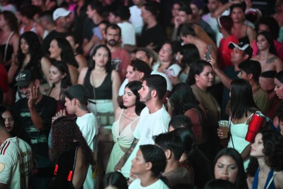 FOTOS: público lota o praça do Palácio Rio Branco para show de Tierry