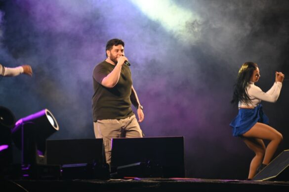 FOTOS: público lota o praça do Palácio Rio Branco para show de Tierry