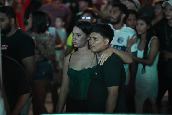 FOTOS: público lota o praça do Palácio Rio Branco para show de Tierry