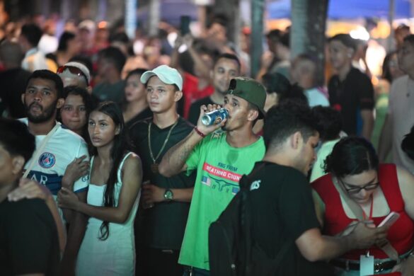 FOTOS: público lota o praça do Palácio Rio Branco para show de Tierry