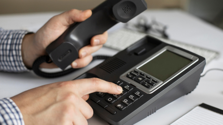 Hoje, o Brasil ainda possui milhões de linhas de telefone fixo em funcionamento,