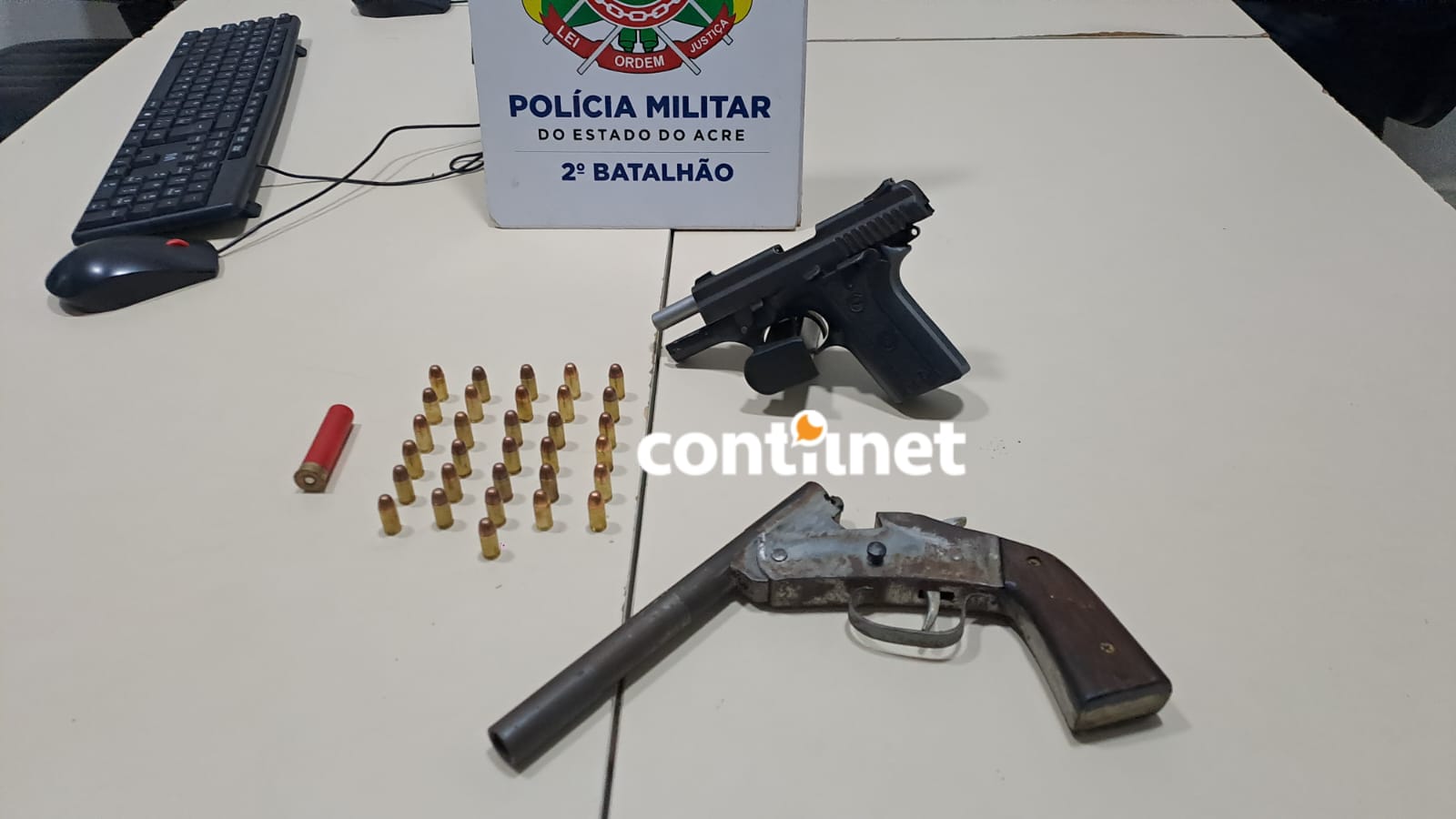 Armas e munições foram apreendidas