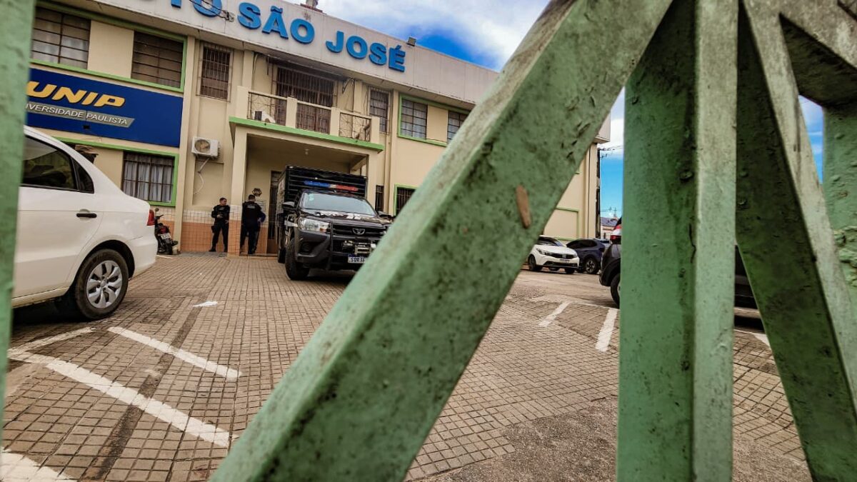 Após tiroteio, governo e prefeitura suspendem aulas; saiba mais