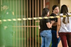 ContilNet Notícias - O seu portal de notícias do Acre Antes de serem mortas, funcionárias se agarraram a aluno para evitar tiroteio